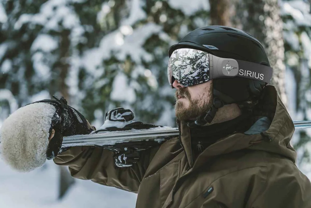 Kacamata ski berteknologi AR, cara baru olahraga yang seru