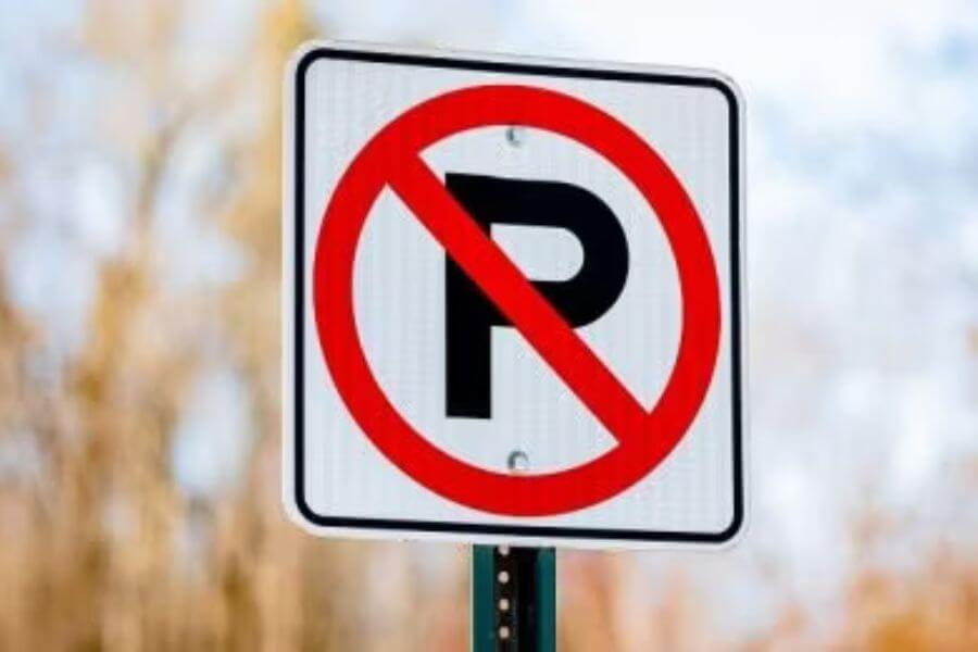 rambu jalan dilarang parkir